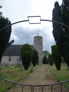 Gateway to Churchyard in Seething.